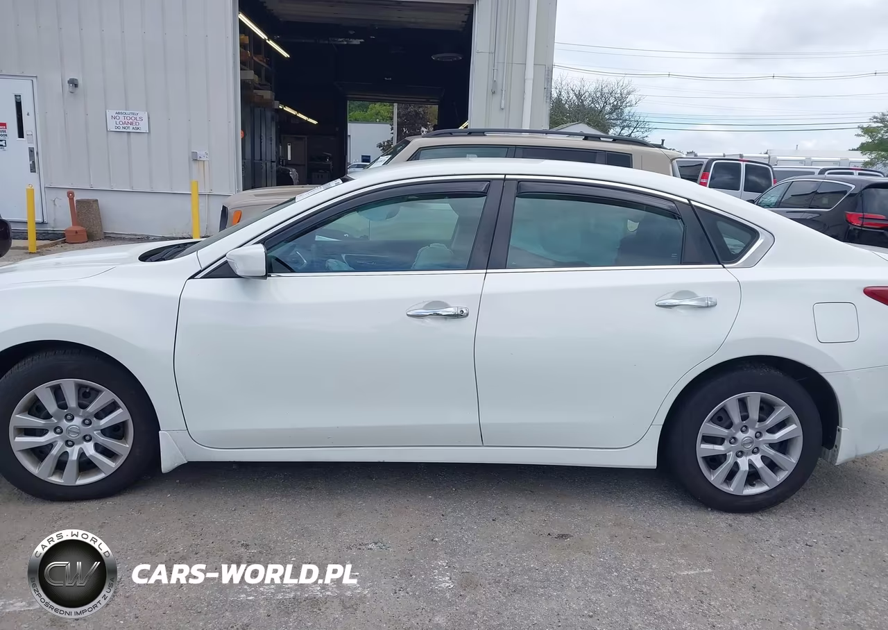2018 Nissan Altima 2.5 S VIN:1N4AL3AP5JC136493 - 14