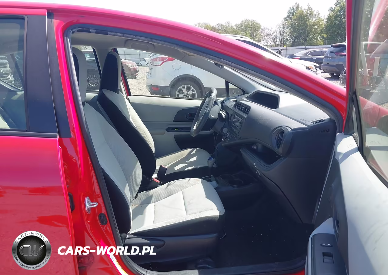 2014 Toyota Prius C One VIN:JTDKDTB37E1561481 - 5