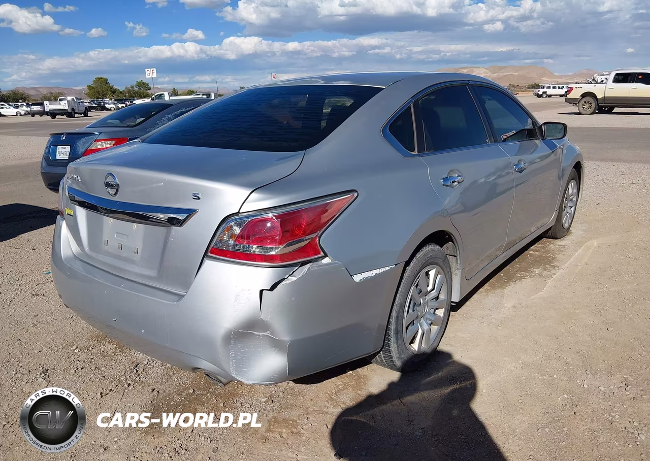 2015 Nissan Altima 2.5 S VIN:1N4AL3AP3FN321928 - 4