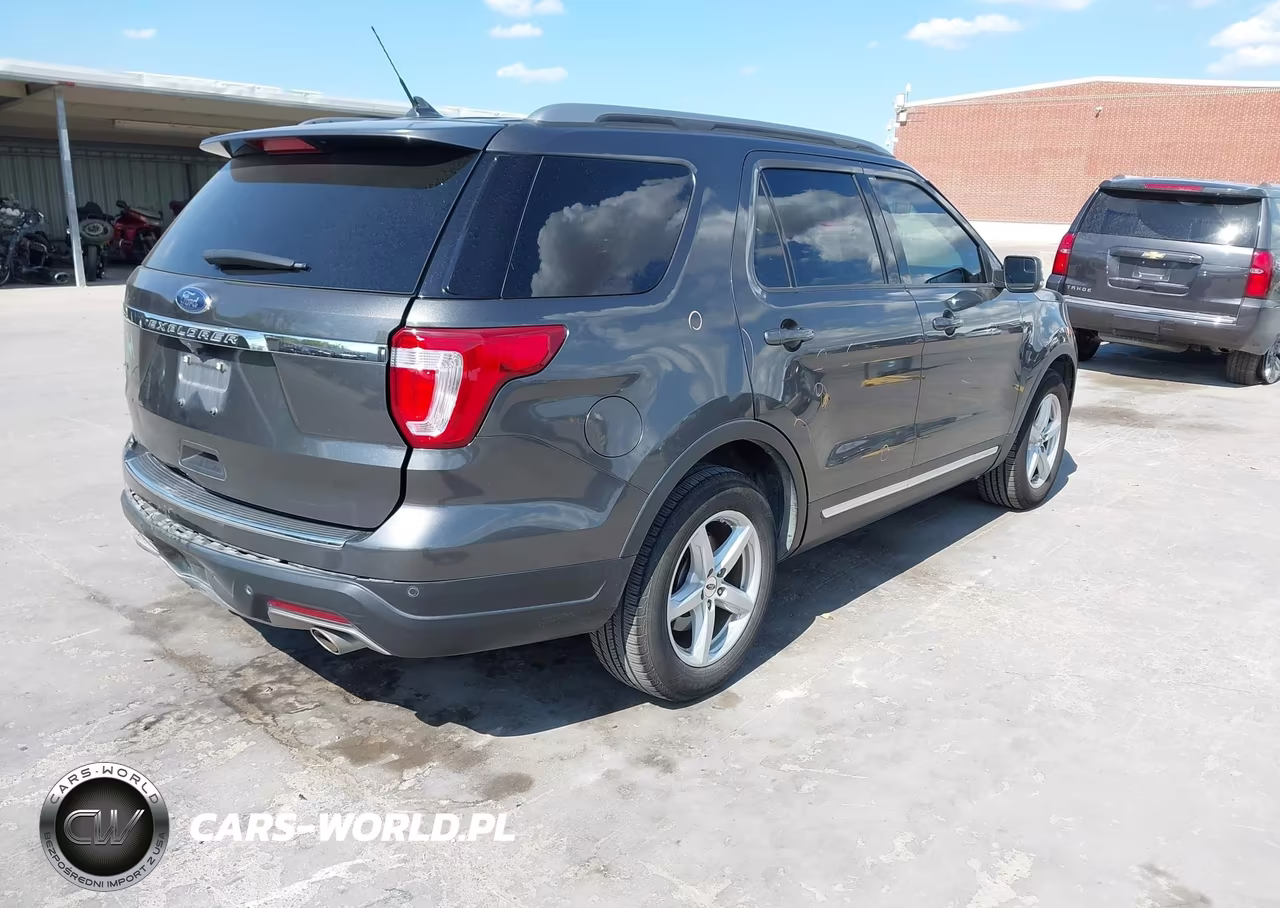 2018 Ford Explorer Xlt VIN:1FM5K7D86JGA79672 - 4