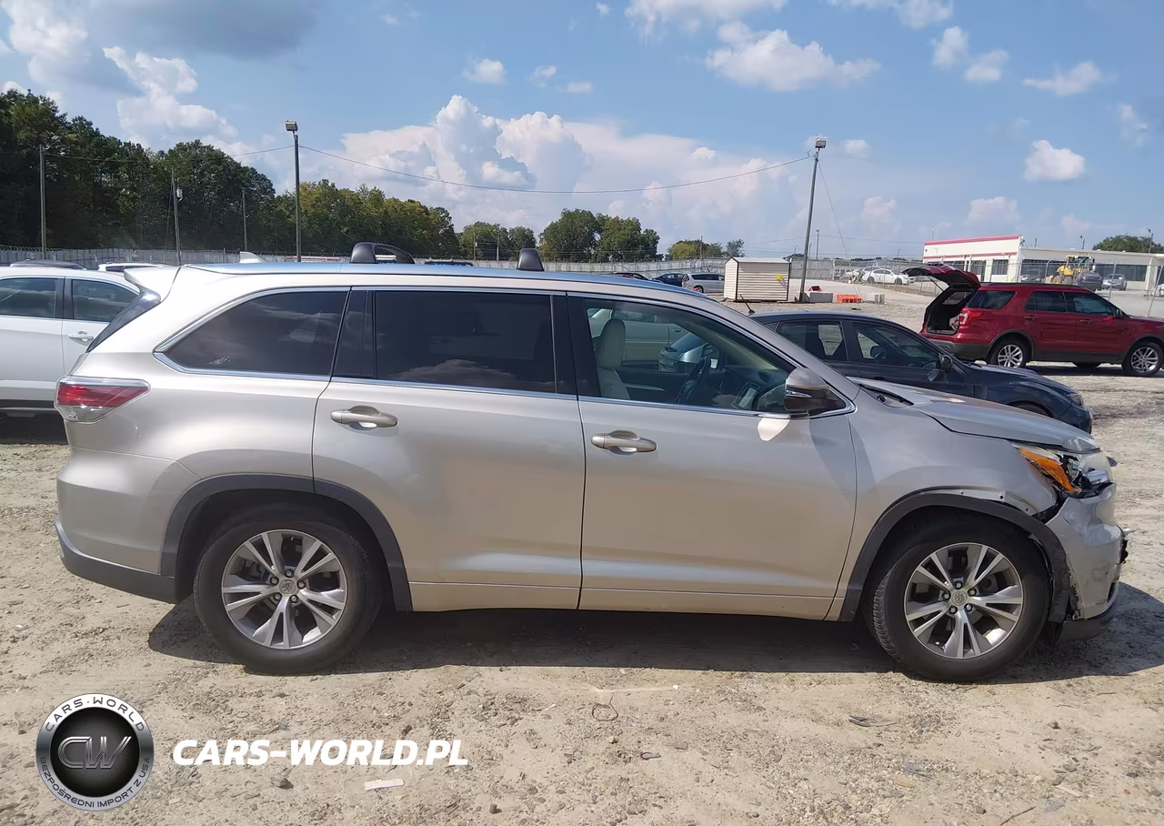 2015 Toyota Highlander Xle V6 VIN:5TDKKRFH1FS066504 - 13