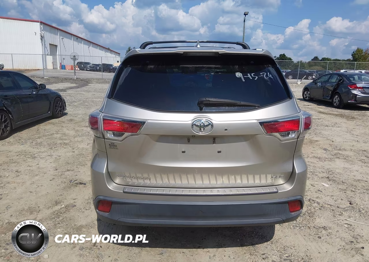 2015 Toyota Highlander Xle V6 VIN:5TDKKRFH1FS066504 - 16