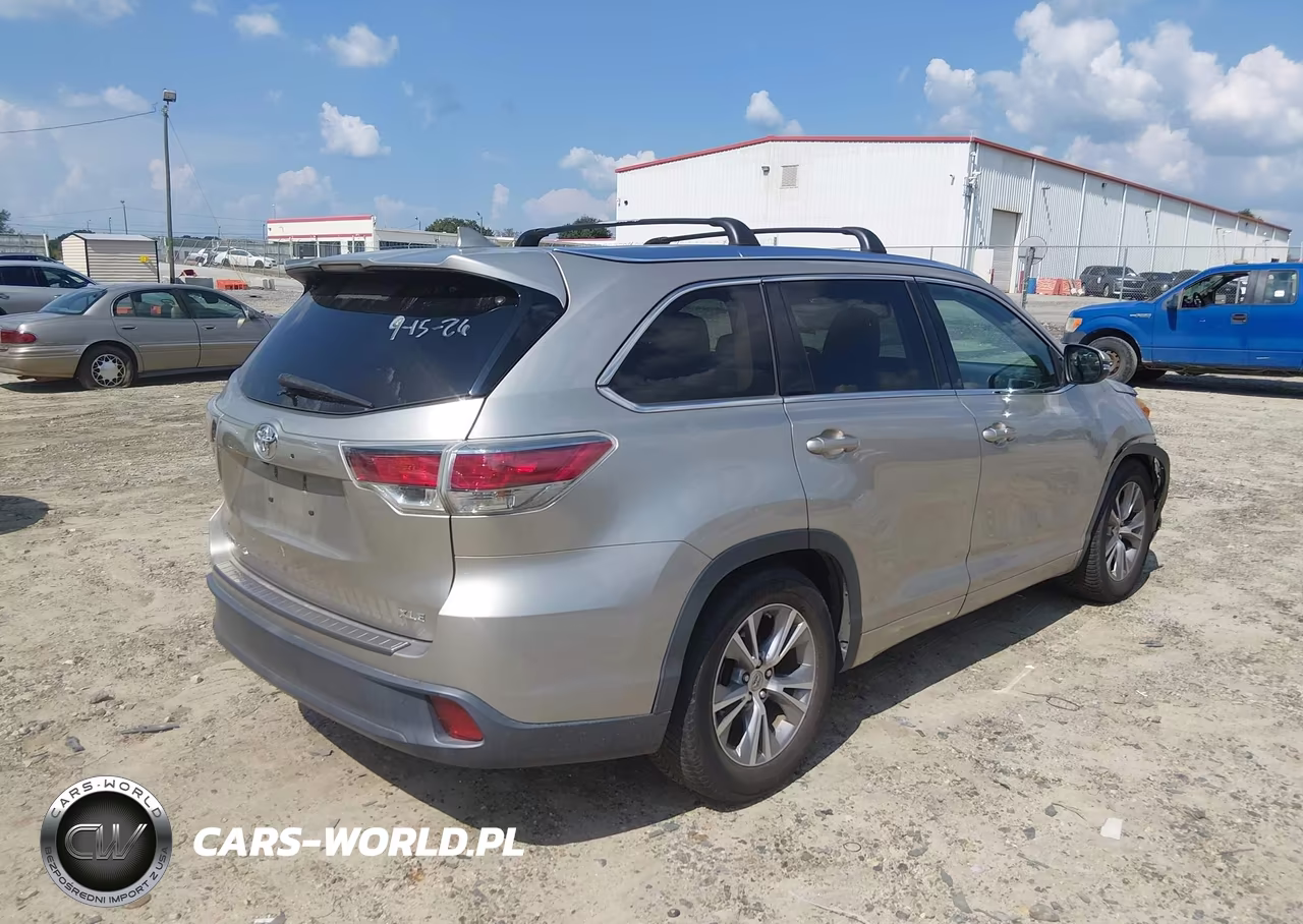 2015 Toyota Highlander Xle V6 VIN:5TDKKRFH1FS066504 - 4