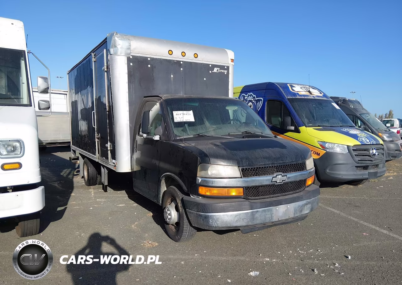 2007 Chevrolet Express Cutaway Work Van VIN:1GBJG31U671210694 - 1