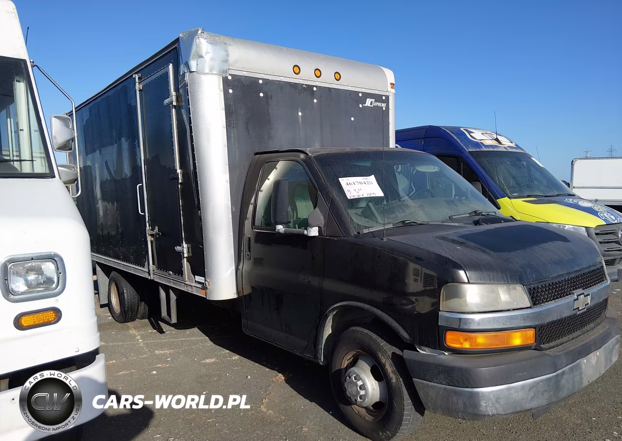 2007 Chevrolet Express Cutaway Work Van VIN:1GBJG31U671210694 - 13