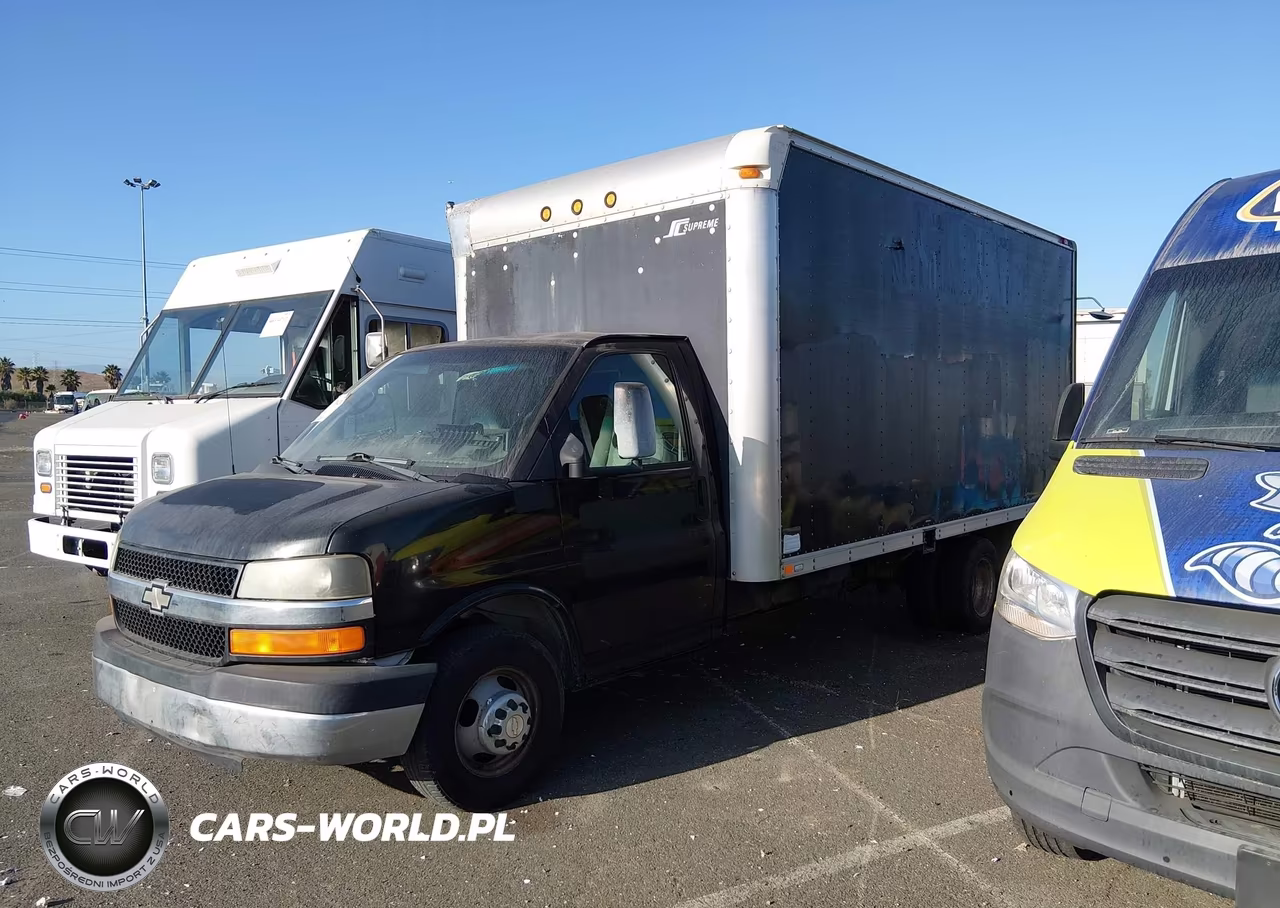 2007 Chevrolet Express Cutaway Work Van VIN:1GBJG31U671210694 - 14