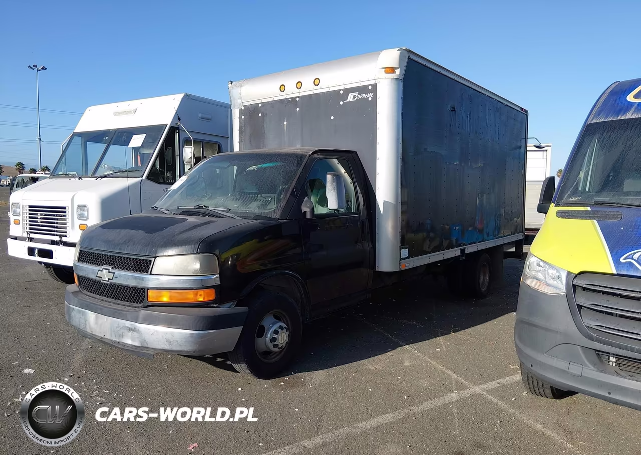 2007 Chevrolet Express Cutaway Work Van VIN:1GBJG31U671210694 - 2