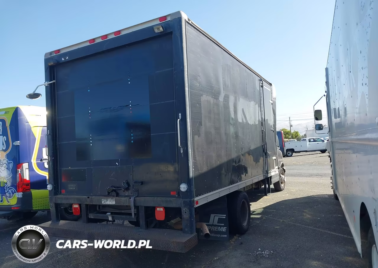 2007 Chevrolet Express Cutaway Work Van VIN:1GBJG31U671210694 - 4