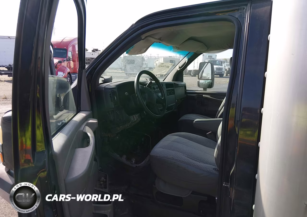 2007 Chevrolet Express Cutaway Work Van VIN:1GBJG31U671210694 - 7