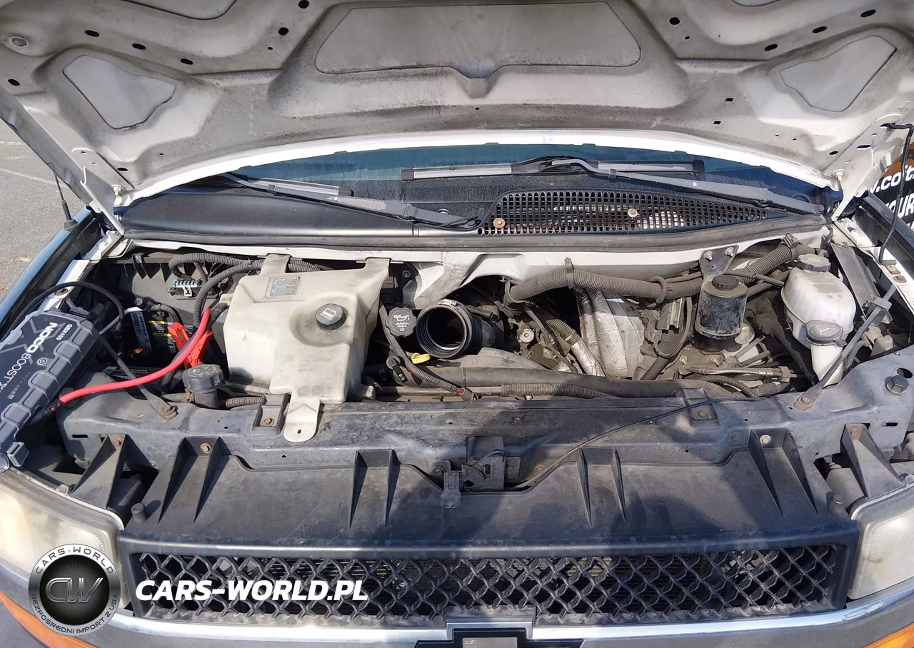 2007 Chevrolet Express Cutaway Work Van VIN:1GBJG31U671210694 - 9
