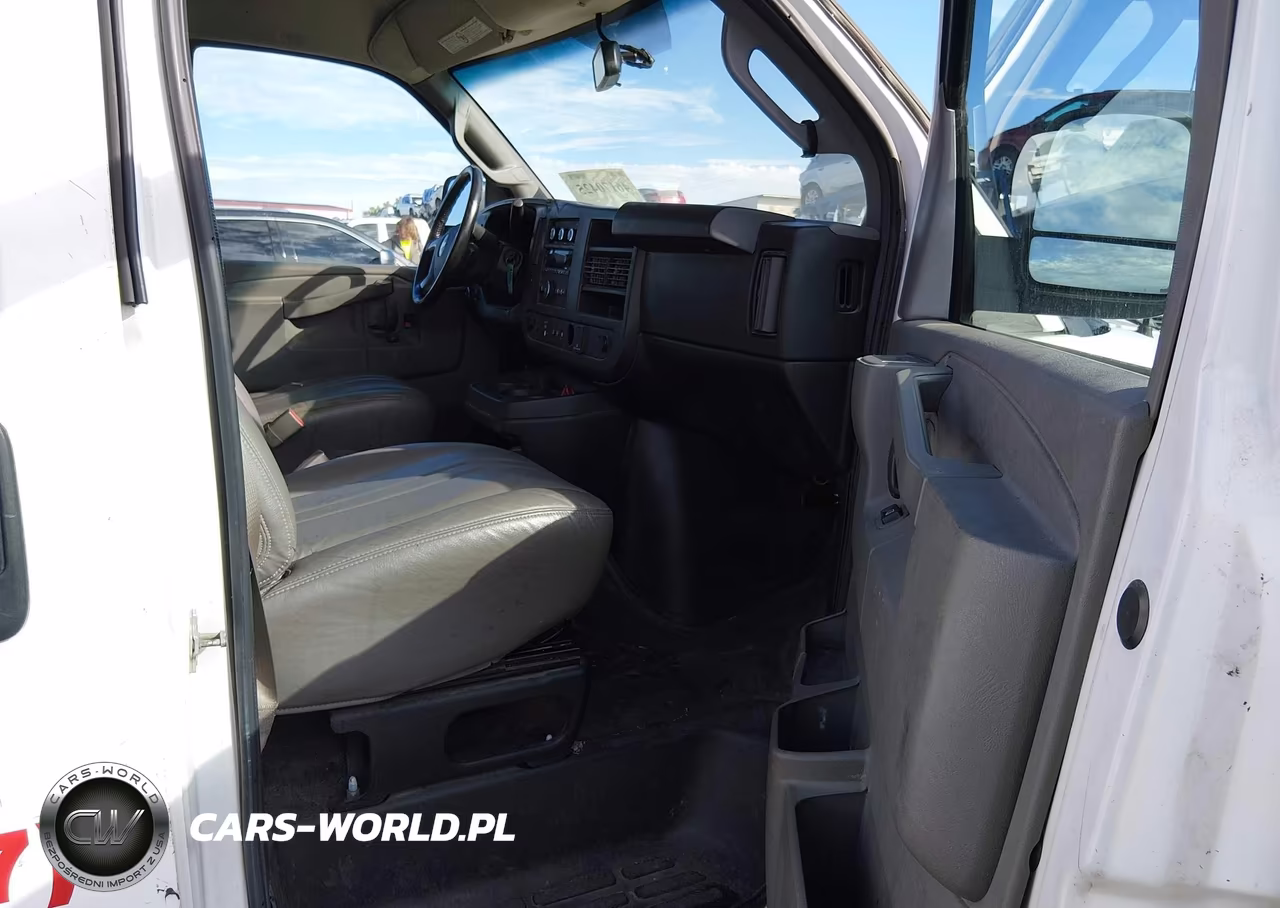 2018 Chevrolet Express 2500 Work Van VIN:1GCWGAFP0J1299470 - 5