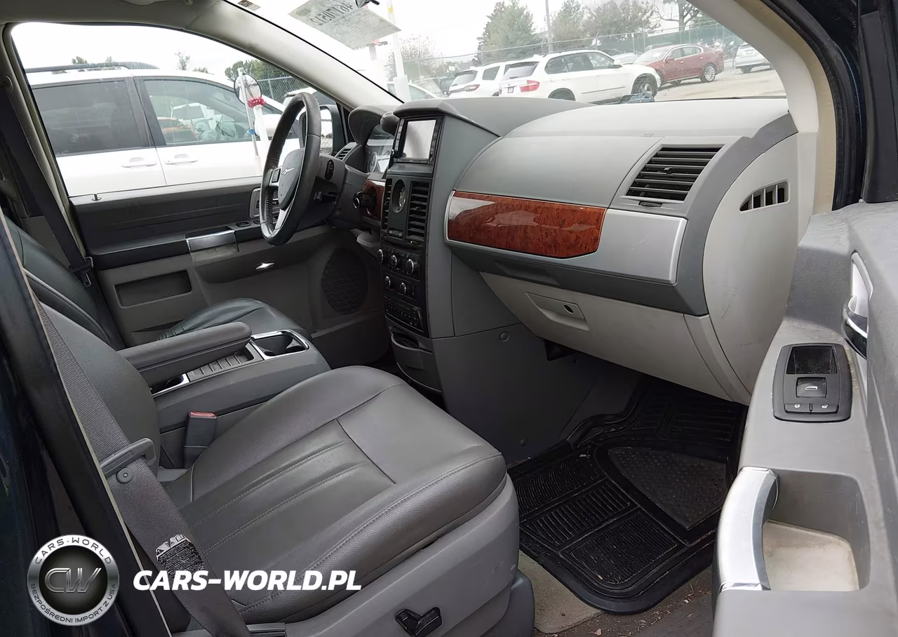 2008 Chrysler Town & Country Touring VIN:2A8HR54P28R701131 - 5