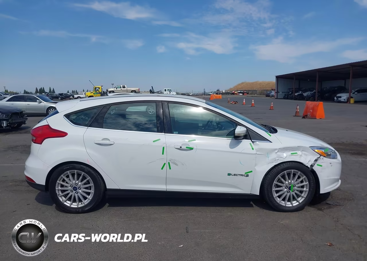 2018 Ford Focus Electric VIN:1FADP3R44JL230957 - 13