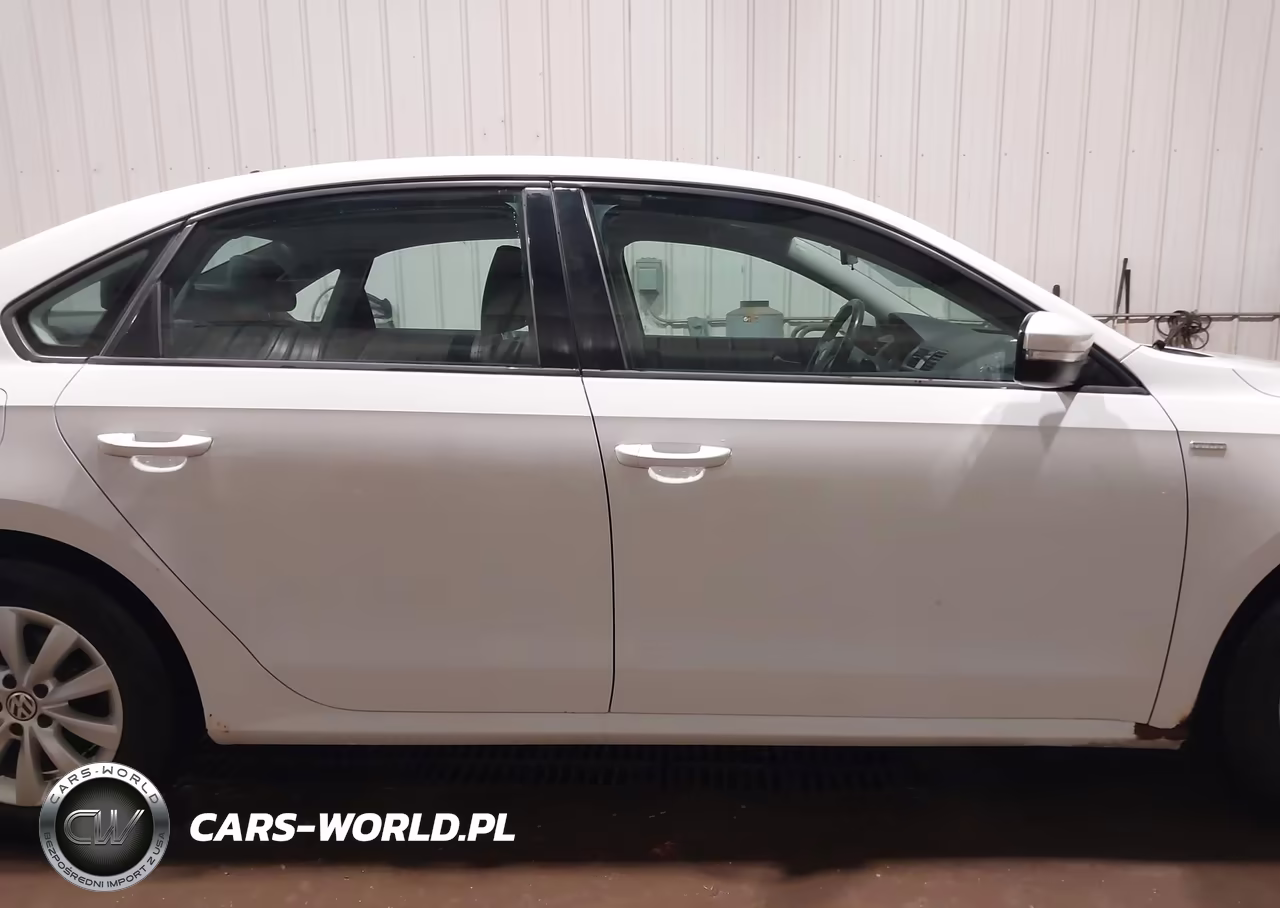 2015 Volkswagen Passat 1.8T Wolfsburg Edition VIN:1VWAS7A37FC006995 - 13