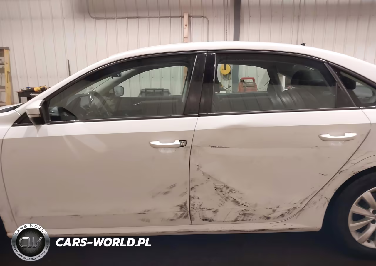 2015 Volkswagen Passat 1.8T Wolfsburg Edition VIN:1VWAS7A37FC006995 - 14