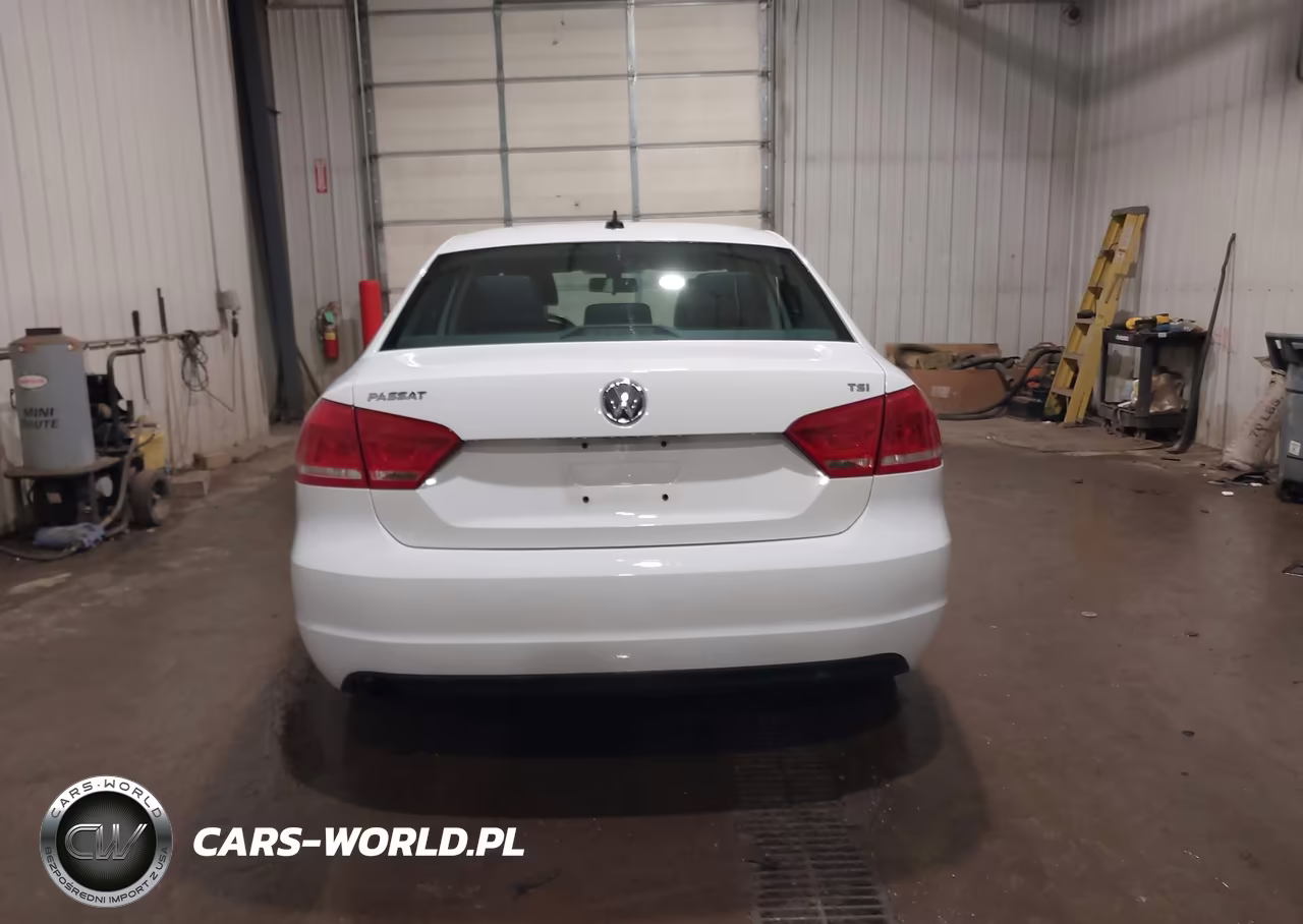 2015 Volkswagen Passat 1.8T Wolfsburg Edition VIN:1VWAS7A37FC006995 - 16