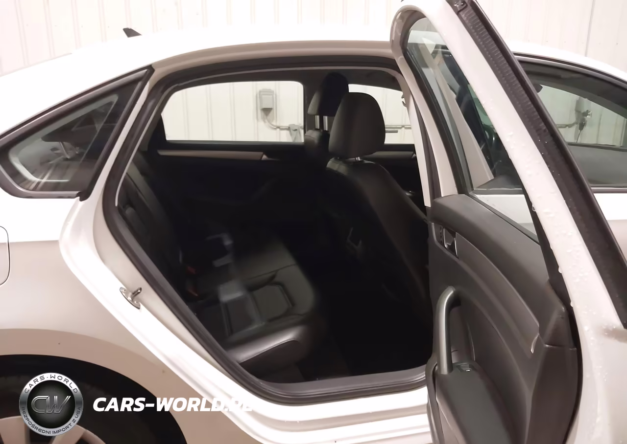 2015 Volkswagen Passat 1.8T Wolfsburg Edition VIN:1VWAS7A37FC006995 - 8