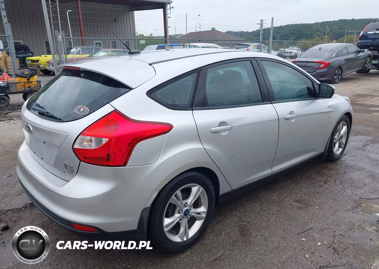 2014 Ford Focus Se VIN:1FADP3K29EL182094 - 4