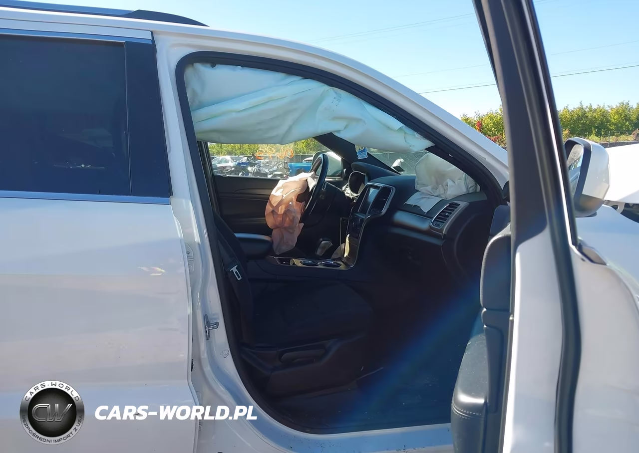 2016 Jeep Grand Cherokee Laredo VIN:1C4RJFAGXGC395963 - 5