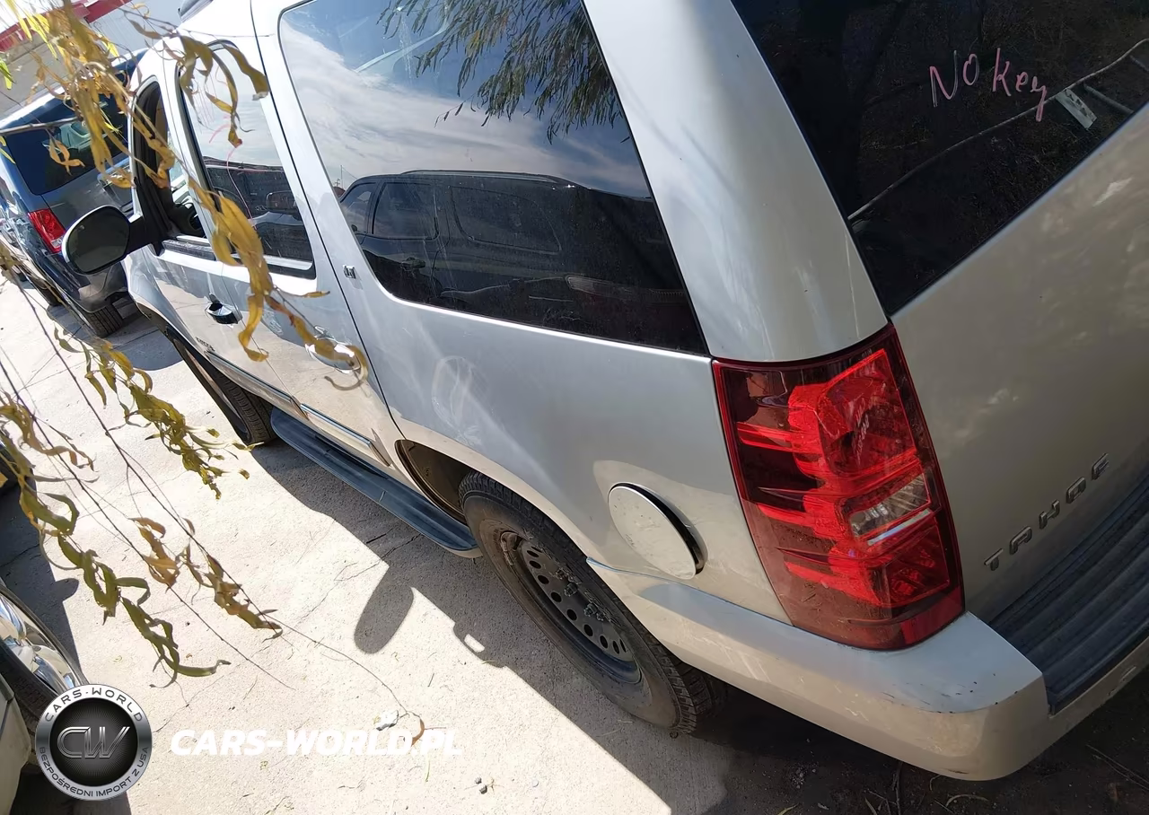 2010 Chevrolet Tahoe Lt VIN:1GNMCBE3XAR148913 - 3