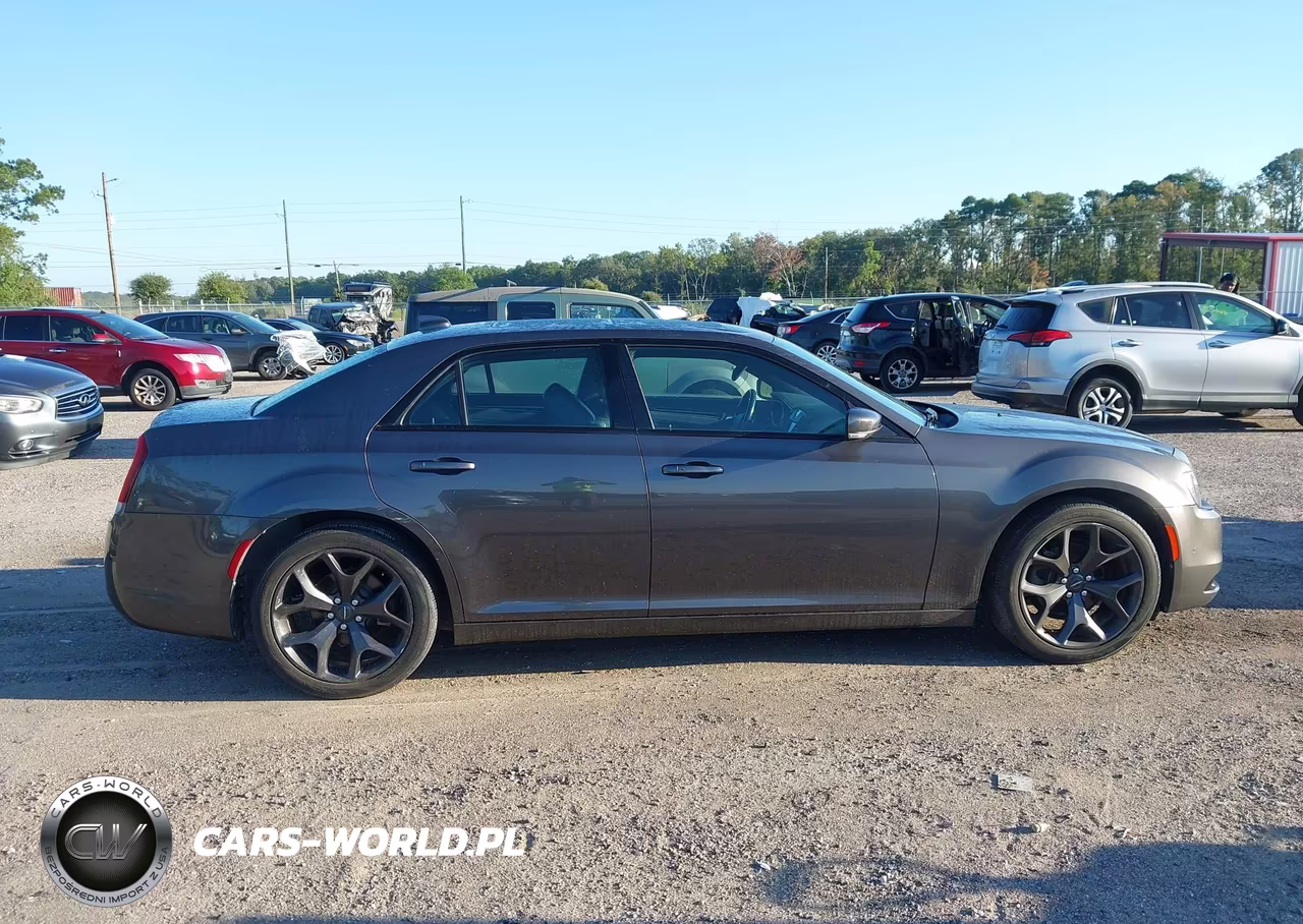 2021 Chrysler 300 300S VIN:2C3CCABG4MH537481 - 13