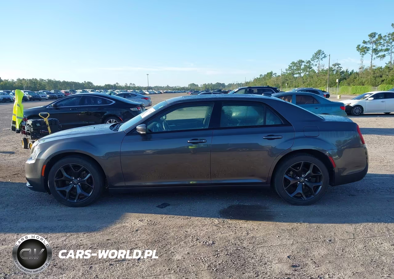 2021 Chrysler 300 300S VIN:2C3CCABG4MH537481 - 14