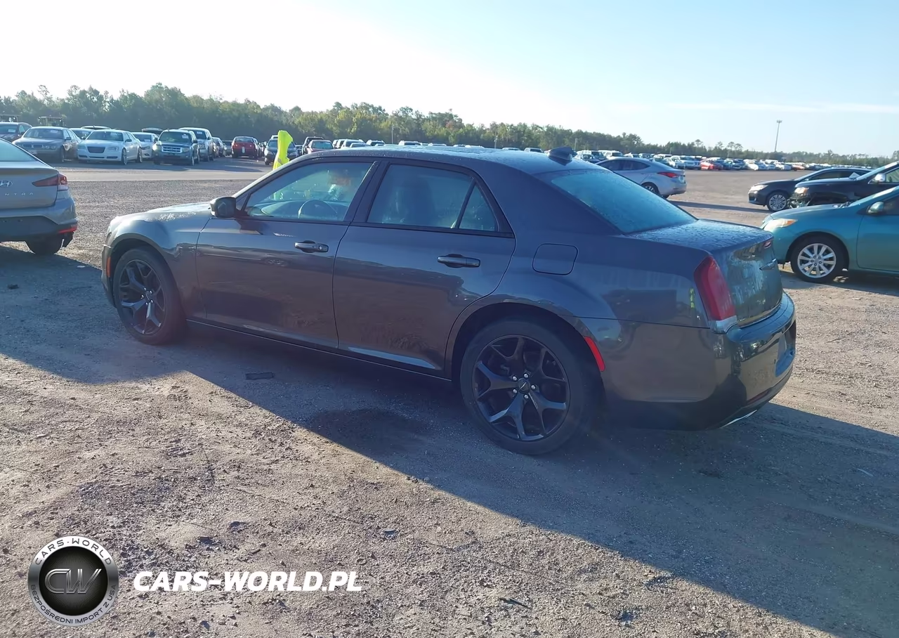 2021 Chrysler 300 300S VIN:2C3CCABG4MH537481 - 3