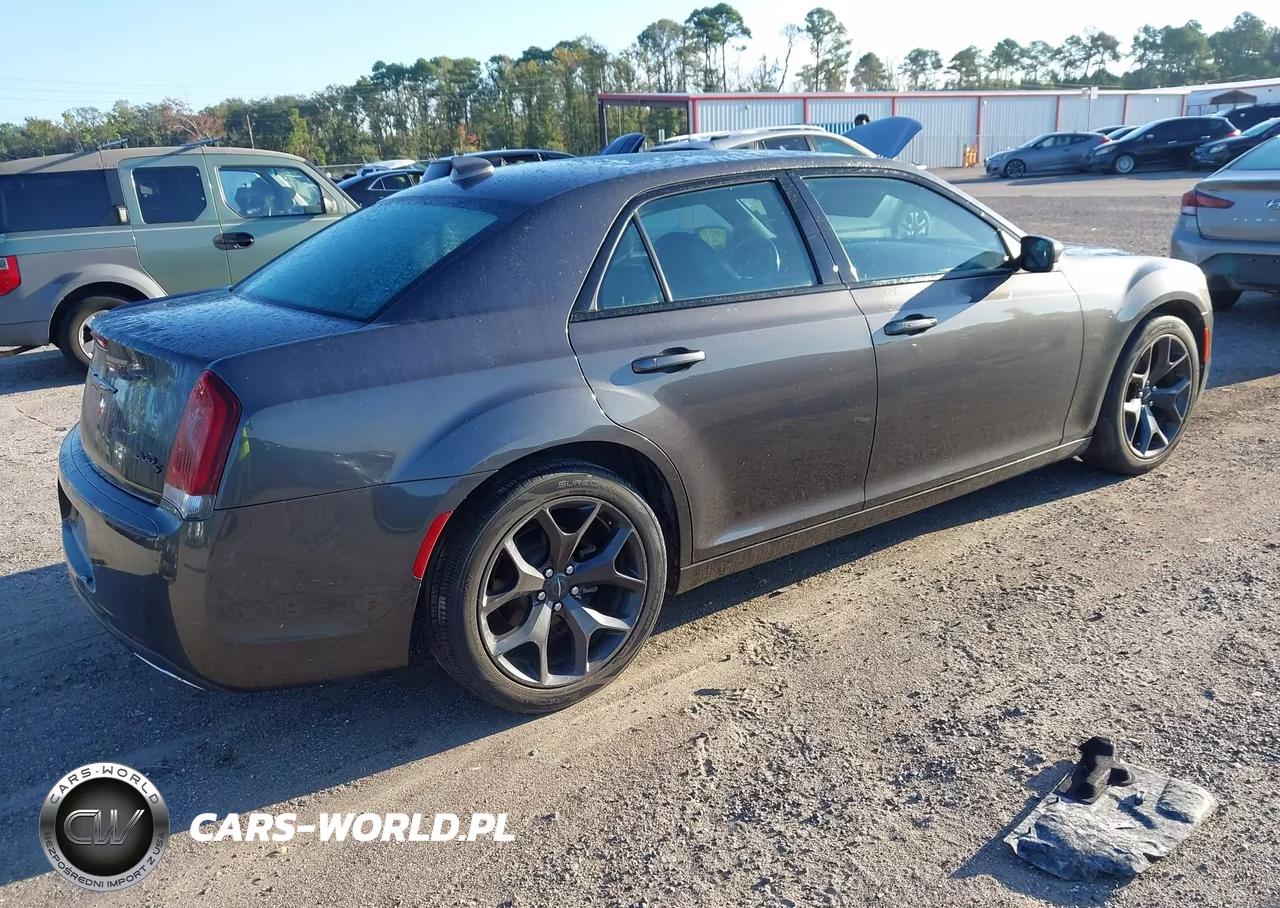 2021 Chrysler 300 300S VIN:2C3CCABG4MH537481 - 4