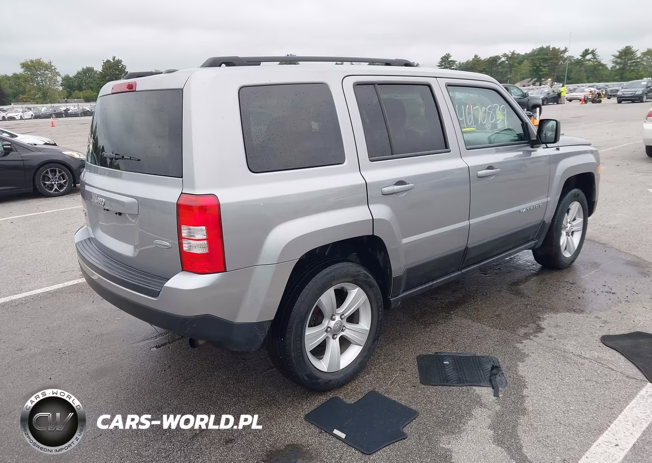 2017 Jeep Patriot Latitude 4X4 VIN:1C4NJRFB7HD158937 - 4
