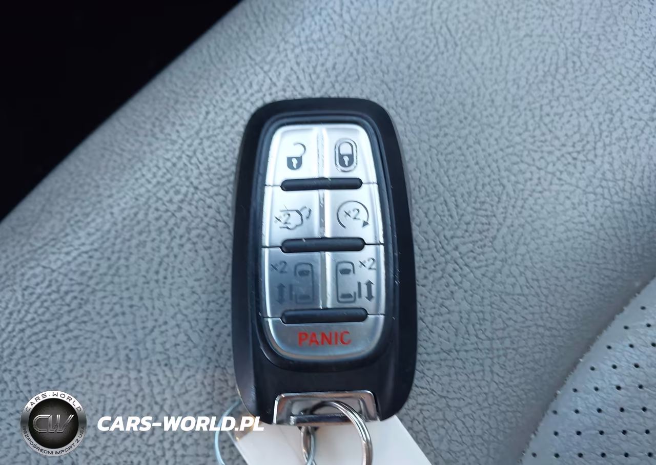 2019 Chrysler Pacifica Touring L VIN:2C4RC1BG9KR589847 - 11