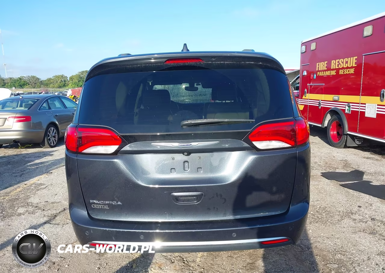 2019 Chrysler Pacifica Touring L VIN:2C4RC1BG9KR589847 - 17