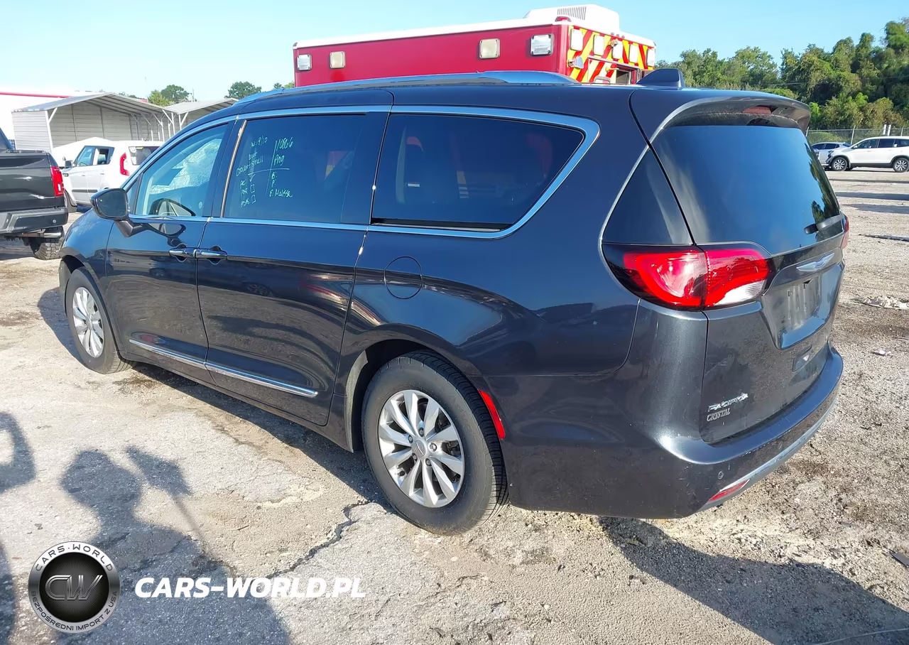 2019 Chrysler Pacifica Touring L VIN:2C4RC1BG9KR589847 - 3