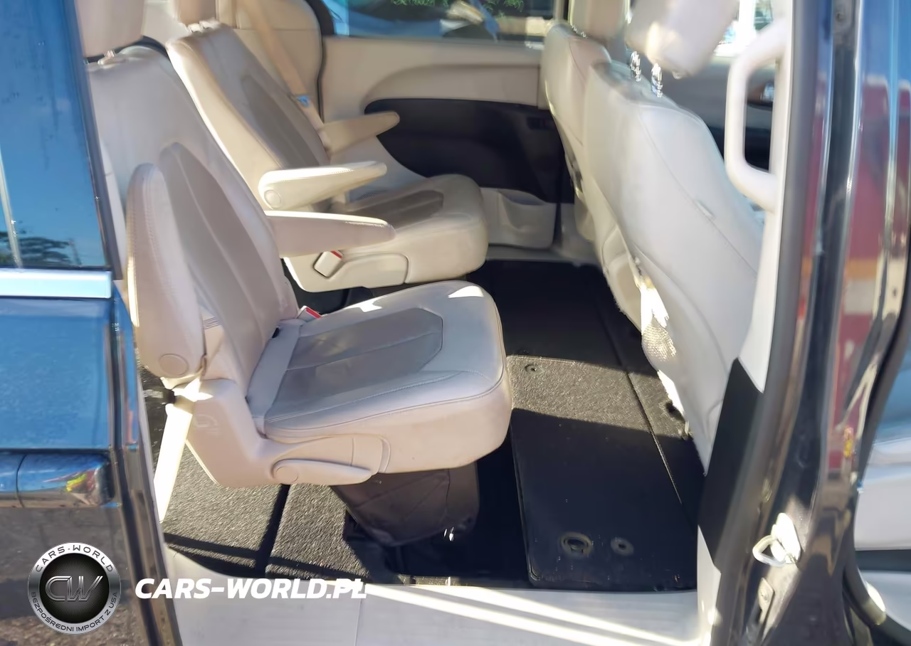 2019 Chrysler Pacifica Touring L VIN:2C4RC1BG9KR589847 - 8