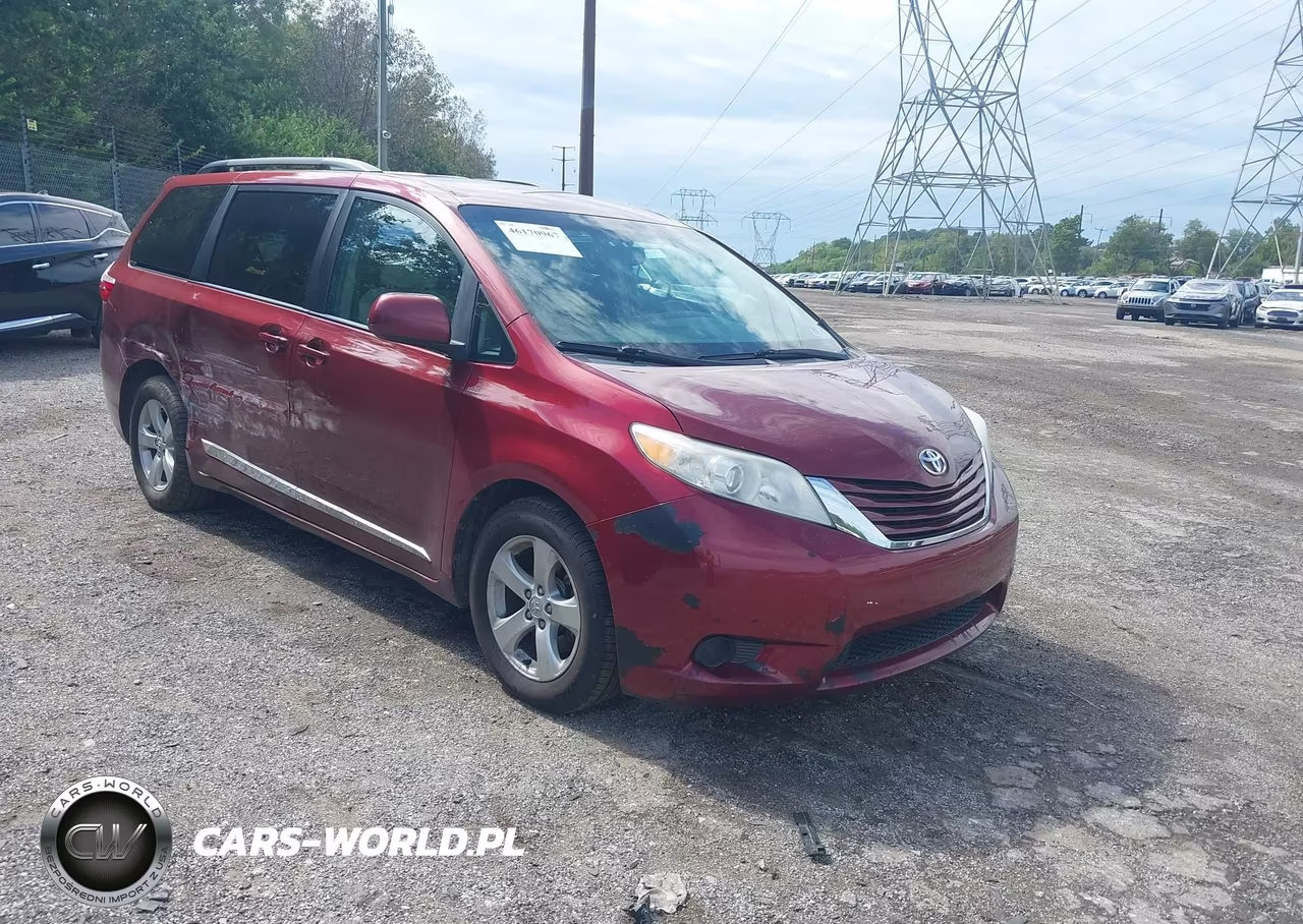 2015 Toyota Sienna Le 8 Passenger