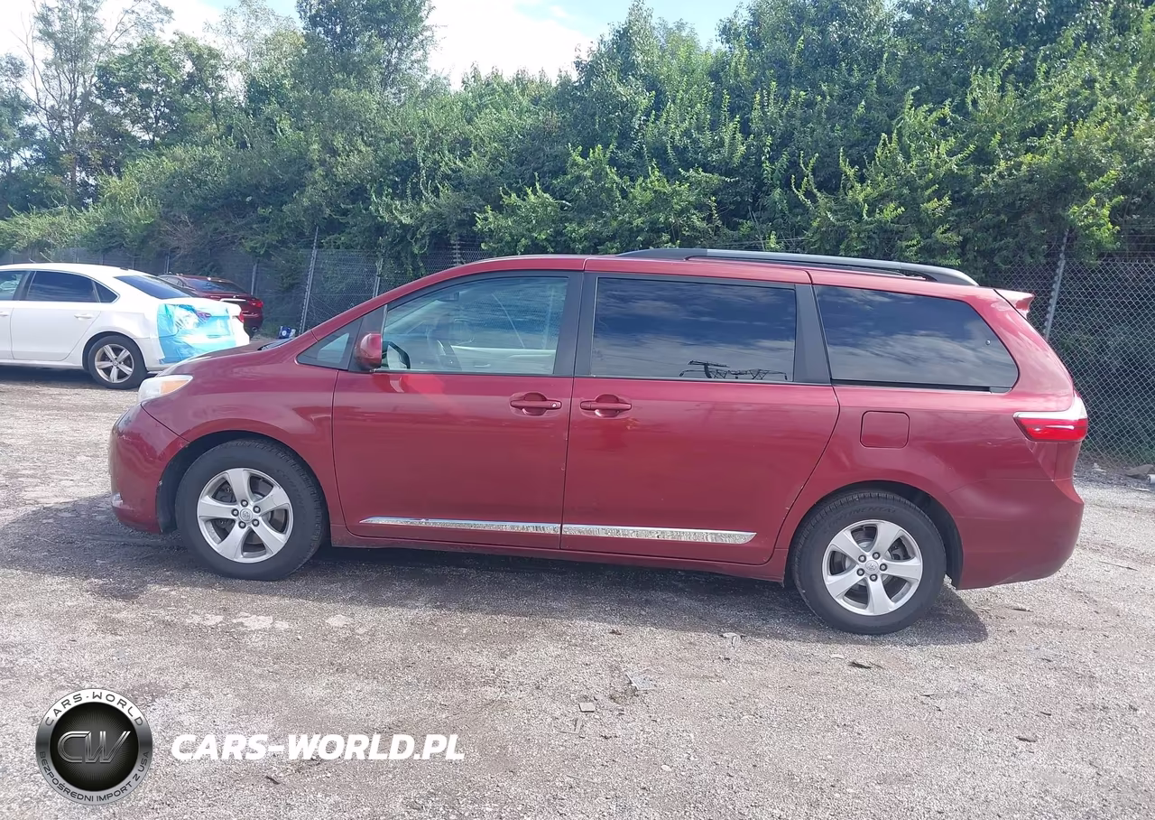2015 Toyota Sienna Le 8 Passenger VIN:5TDKK3DC4FS571022 - 14