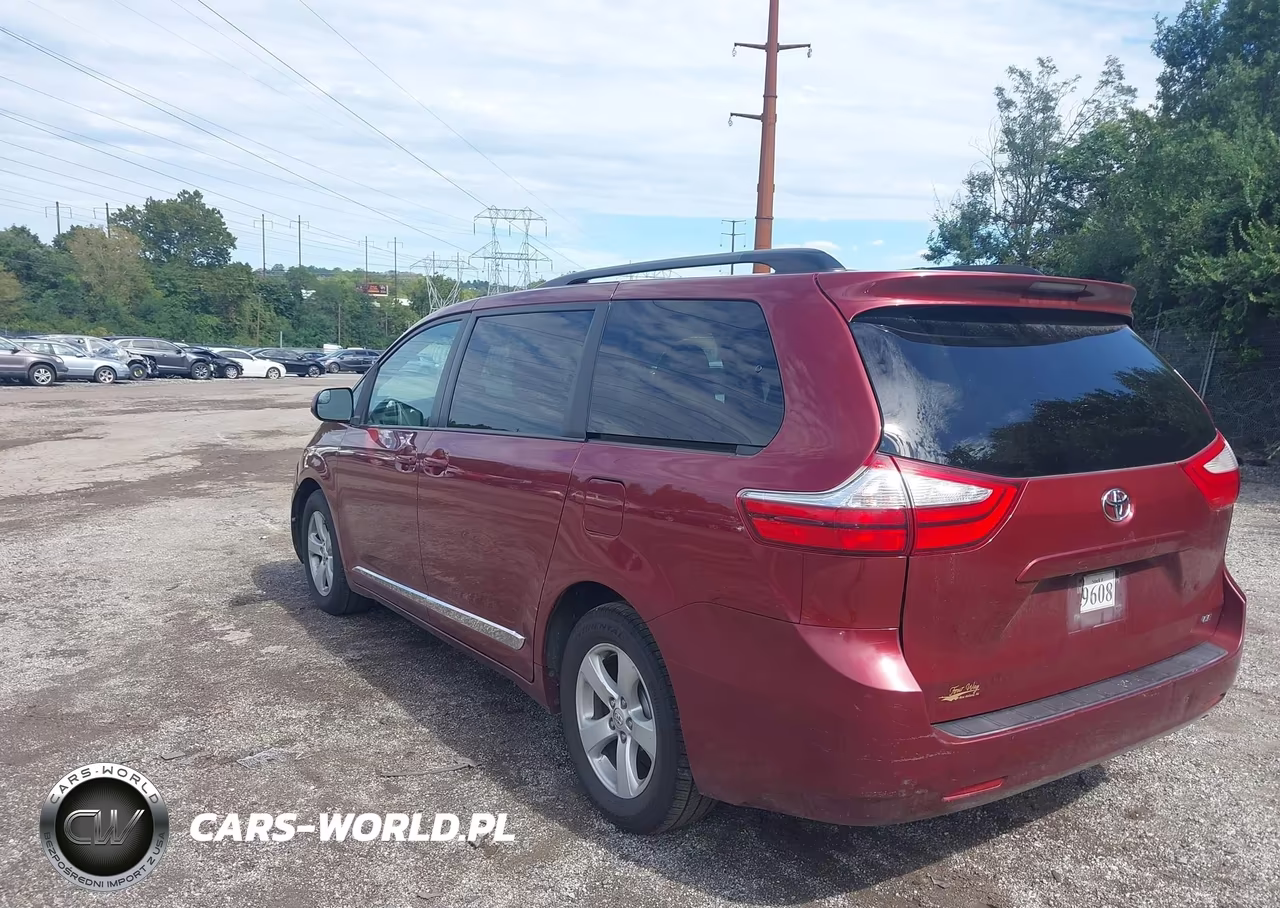 2015 Toyota Sienna Le 8 Passenger VIN:5TDKK3DC4FS571022 - 3