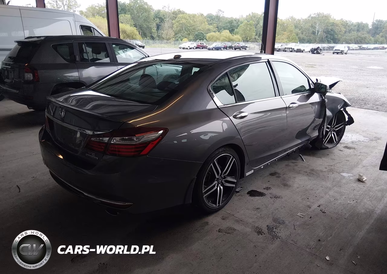 2016 Honda Accord Touring VIN:1HGCR3F9XGA028873 - 4