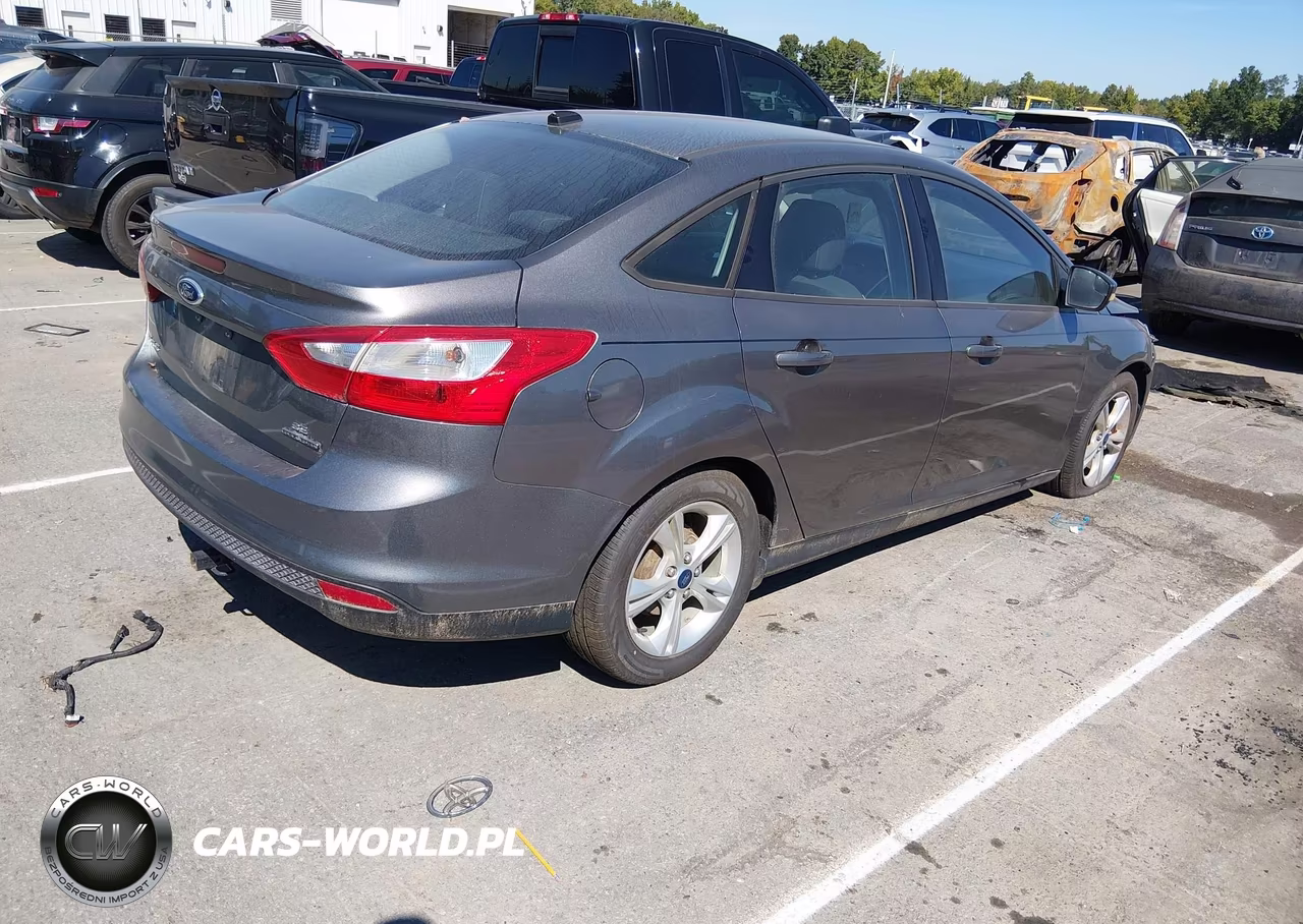 2014 Ford Focus Se VIN:1FADP3F21EL288033 - 4