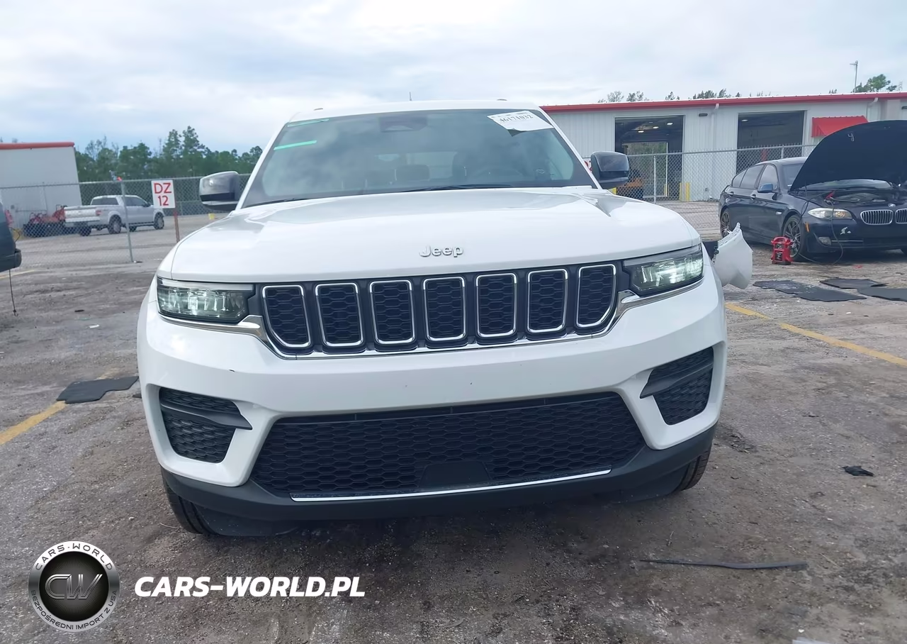 2023 Jeep Grand Cherokee Laredo 4X4 VIN:1C4RJHAGXPC519970 - 13
