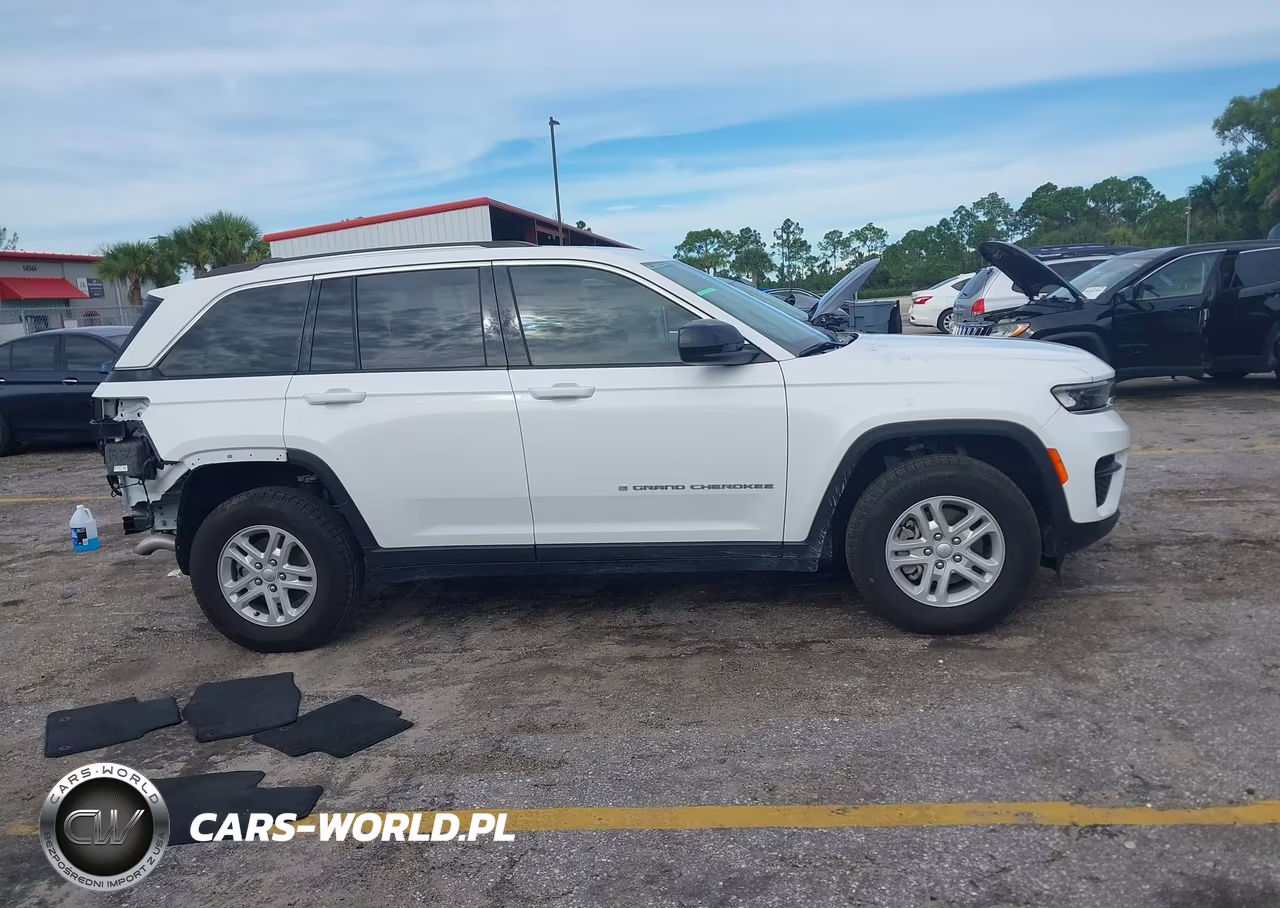 2023 Jeep Grand Cherokee Laredo 4X4 VIN:1C4RJHAGXPC519970 - 14
