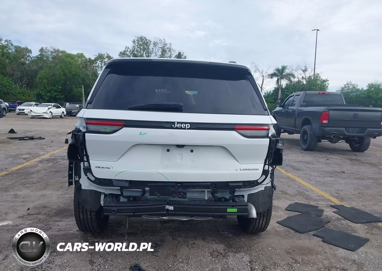 2023 Jeep Grand Cherokee Laredo 4X4 VIN:1C4RJHAGXPC519970 - 17