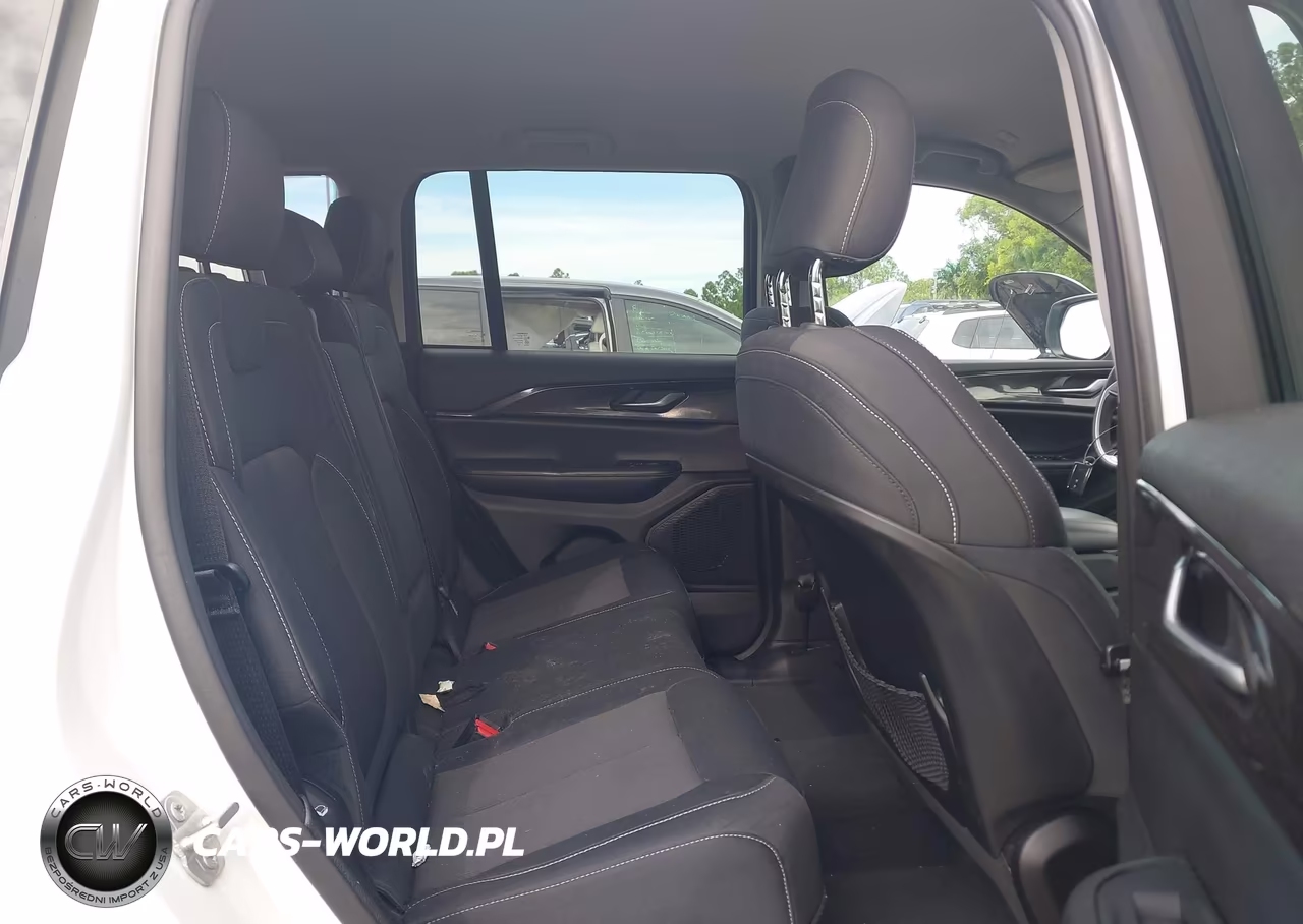 2023 Jeep Grand Cherokee Laredo 4X4 VIN:1C4RJHAGXPC519970 - 8