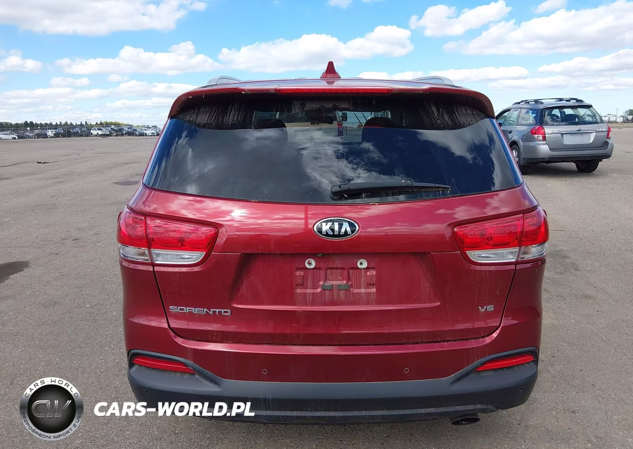 2018 Kia Sorento 3.3L Lx VIN:5XYPGDA5XJG367902 - 17