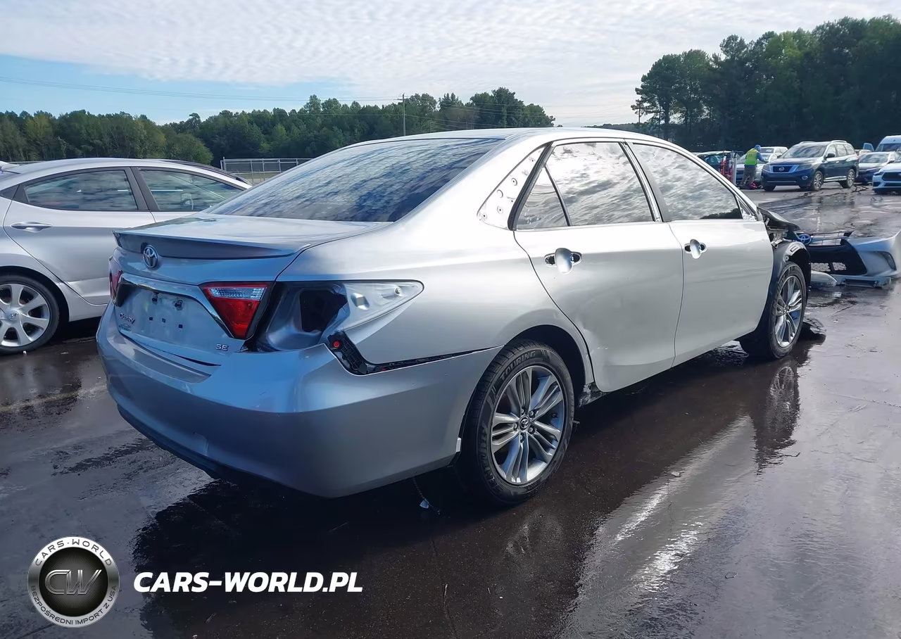 2015 Toyota Camry Se VIN:4T1BF1FK3FU057425 - 4