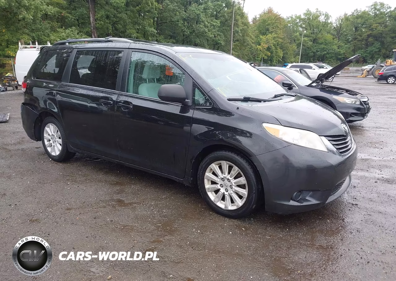 2013 Toyota Sienna Le 7 Passenger