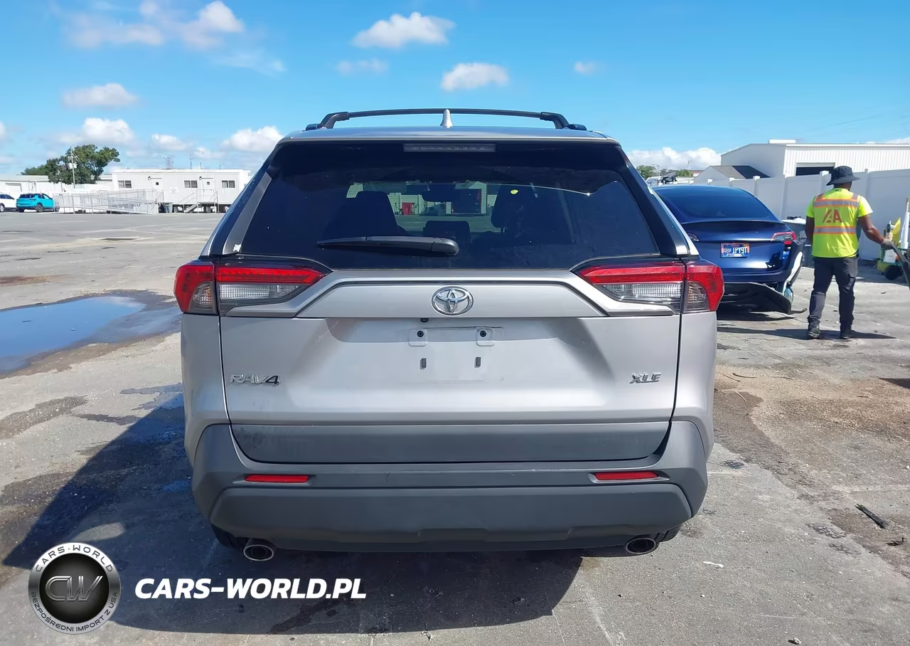 2022 Toyota Rav4 Xle Premium VIN:2T3C1RFV6NW210137 - 17