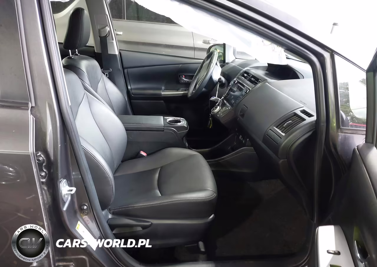 2016 Toyota Prius V Four VIN:JTDZN3EU7GJ055152 - 5