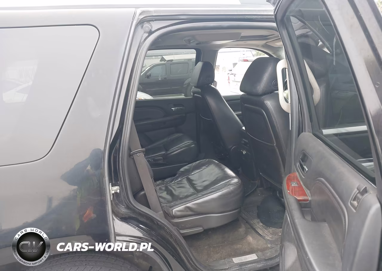 2007 Cadillac Escalade Standard VIN:1GYEC63837R401074 - 8