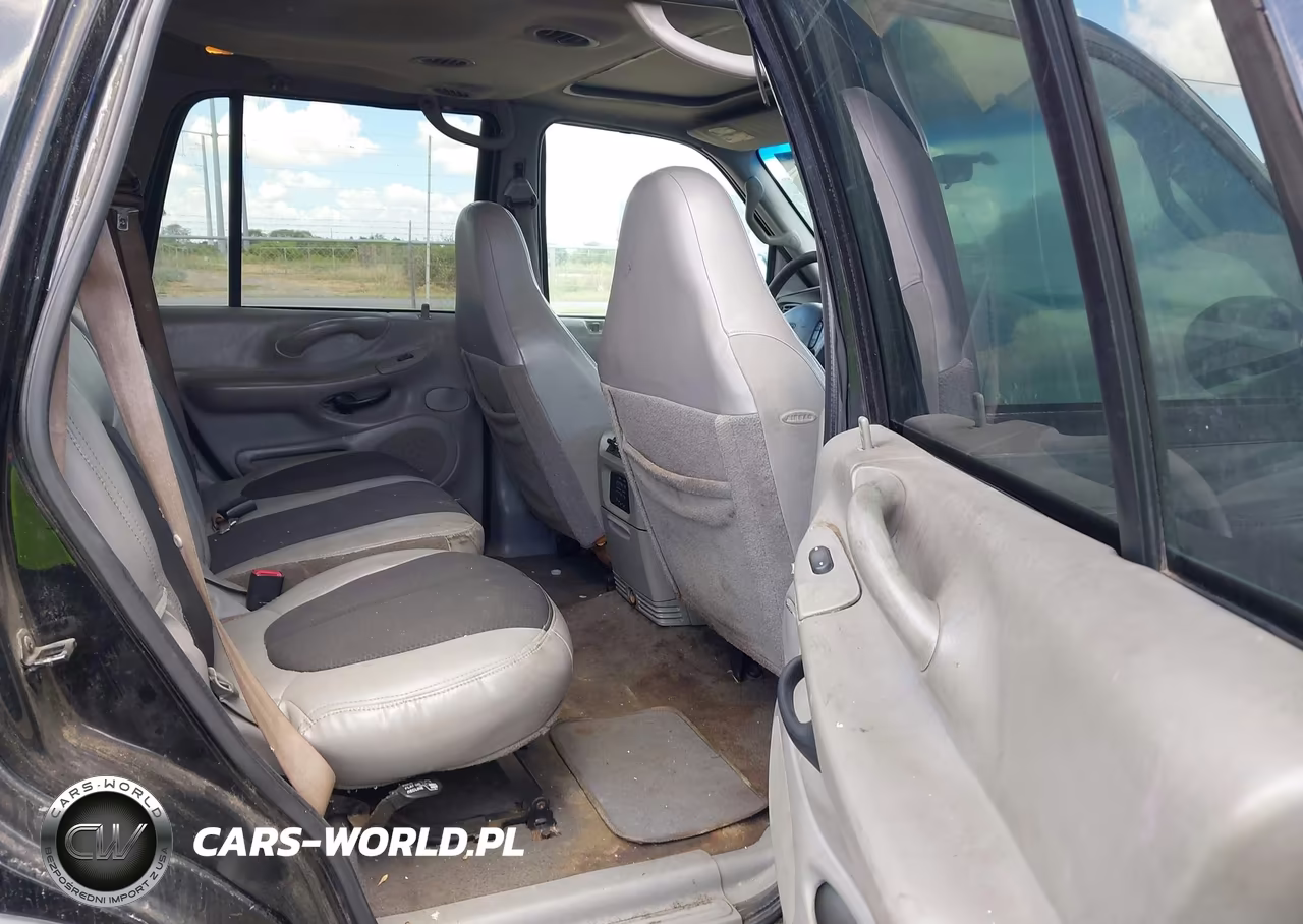 2002 Ford Expedition Xlt VIN:1FMFU16L62LA58360 - 8