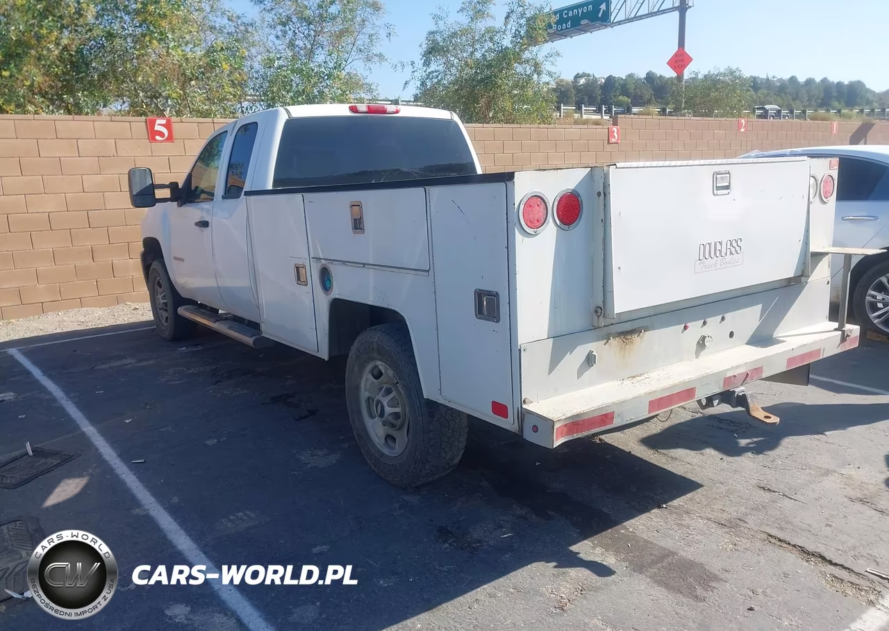 2013 Chevrolet Silverado 2500Hd Work Truck VIN:1GB2KVC81DZ202045 - 3